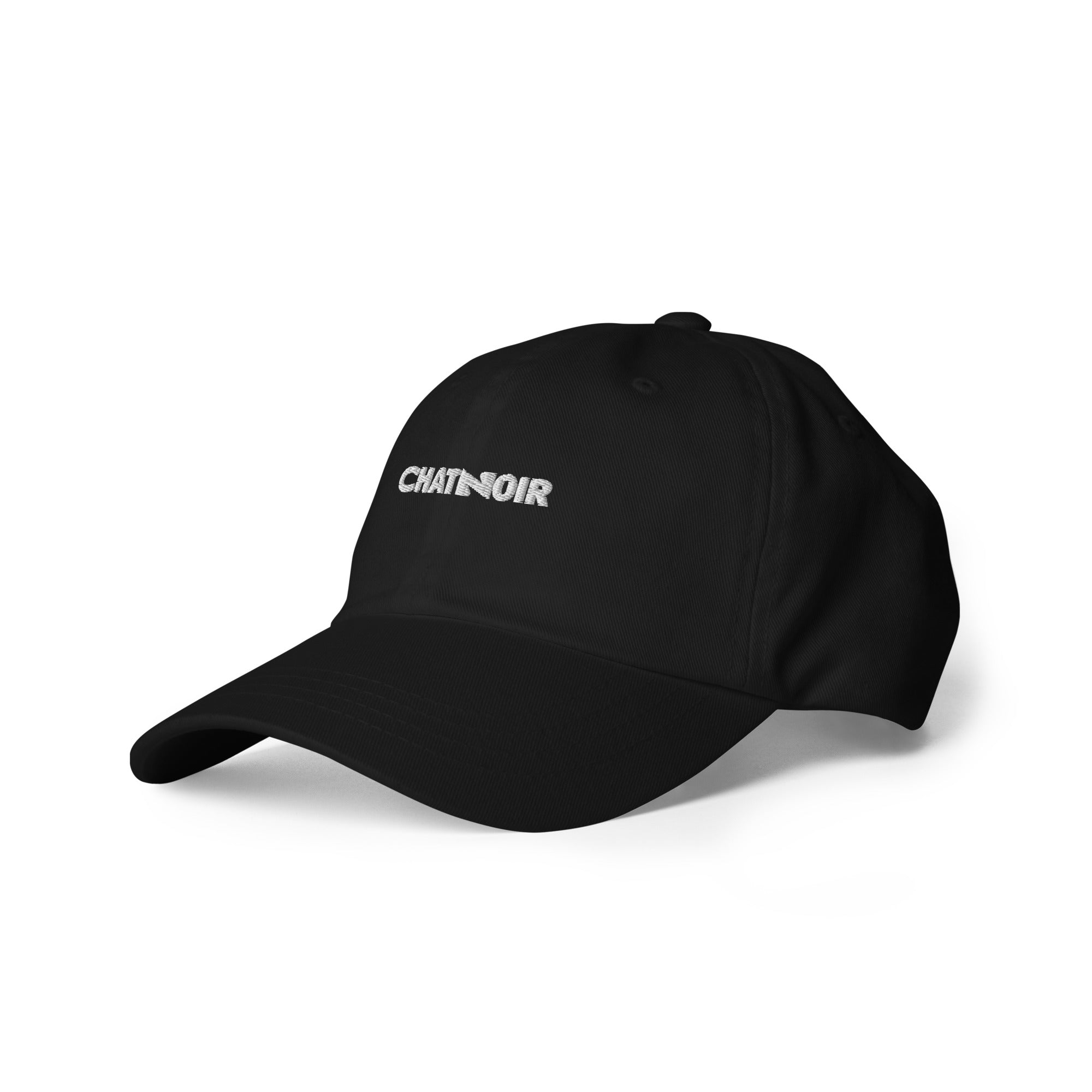 Casquette noire style dad hat brodée CHATNOIR, vue de côté gauche sur fond blanc.